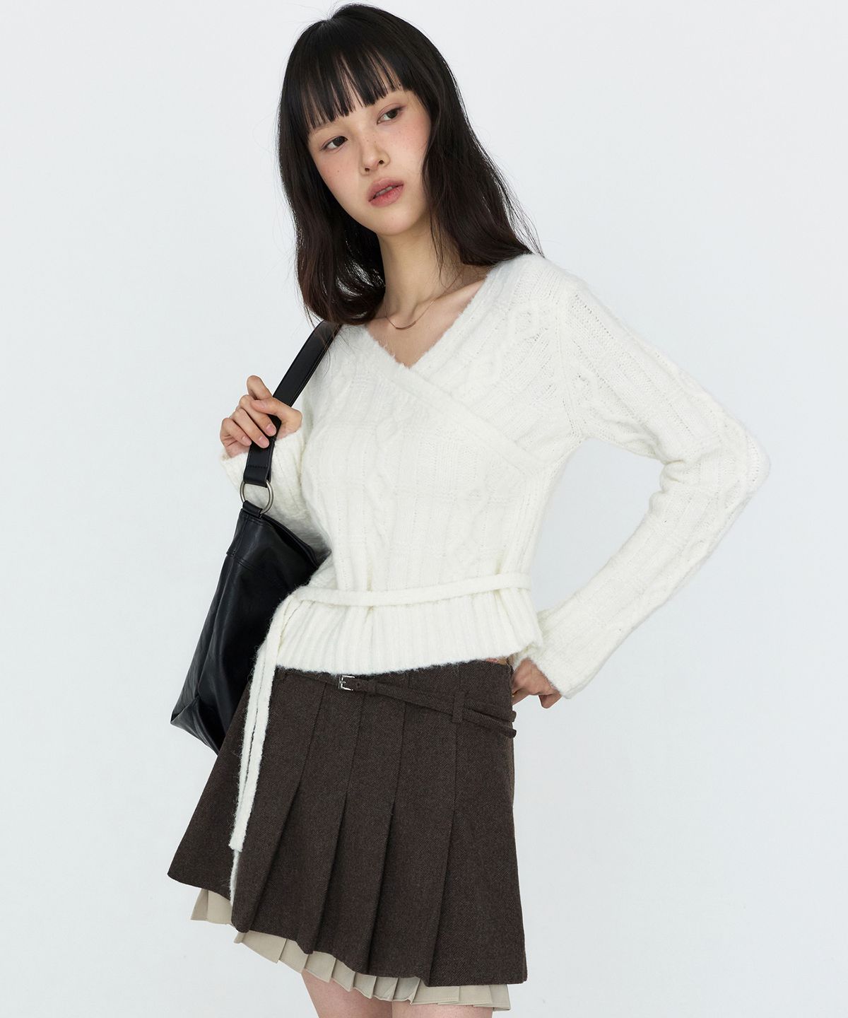 몽돌(MONGDOL) 언발란스 케이블 랩 니트 탑 아이보리 MDKT114IVORY