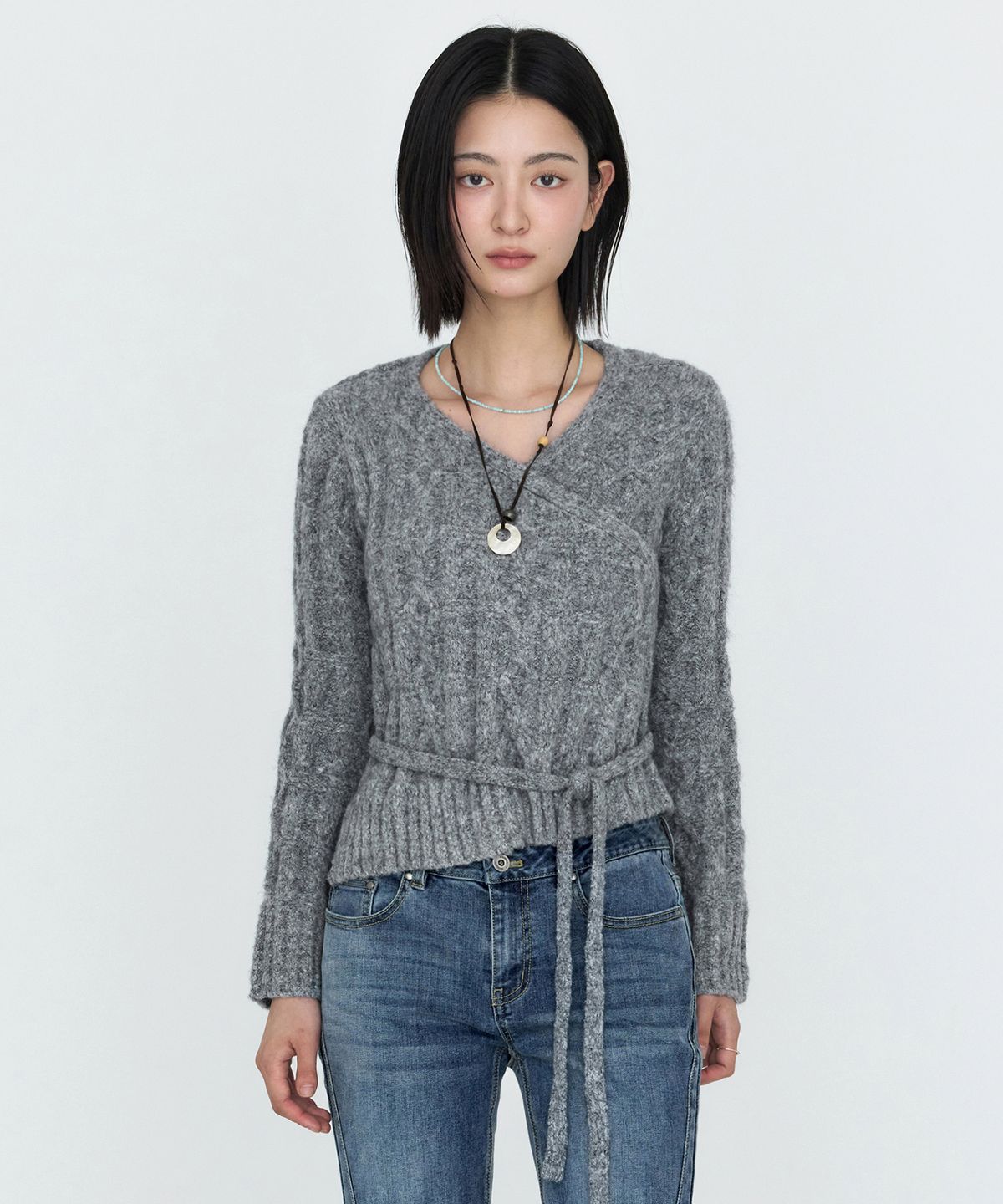 몽돌(MONGDOL) 언발란스 케이블 랩 니트 탑 그레이 MDKT114GRAY