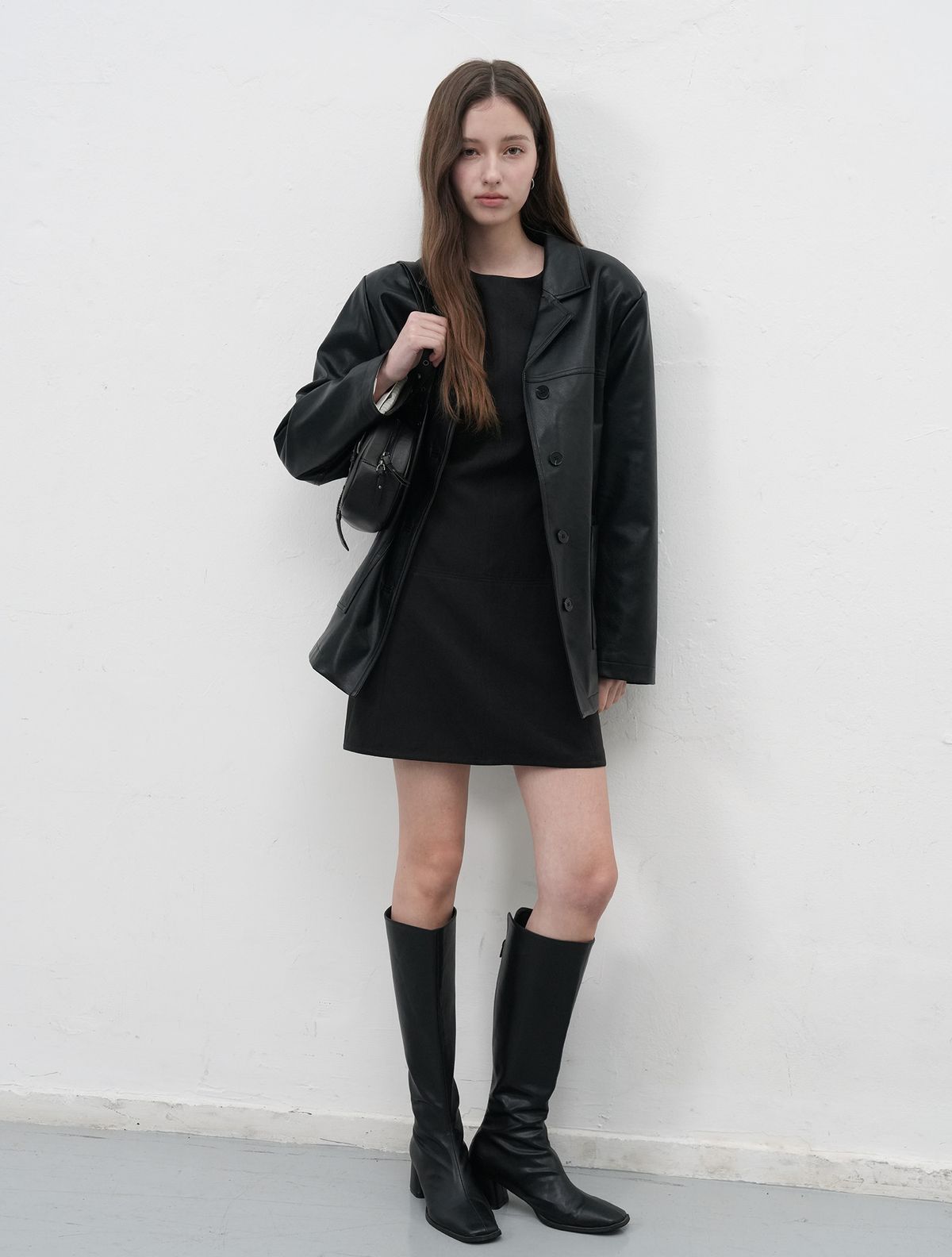 제너럴아이디어(GENERALIDEA) 커프스 배색 미니 원피스 [BLACK] / WBE3L15505