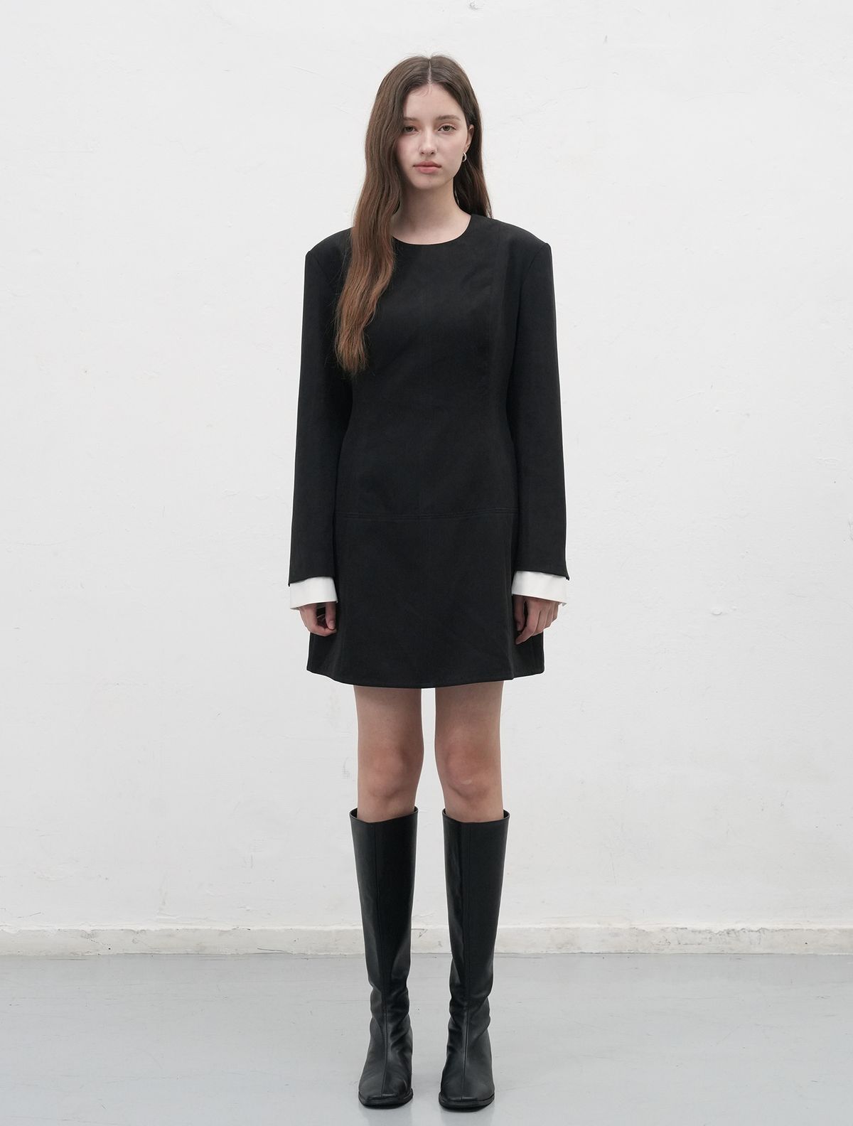 제너럴아이디어(GENERALIDEA) 커프스 배색 미니 원피스 [BLACK] / WBE3L15505