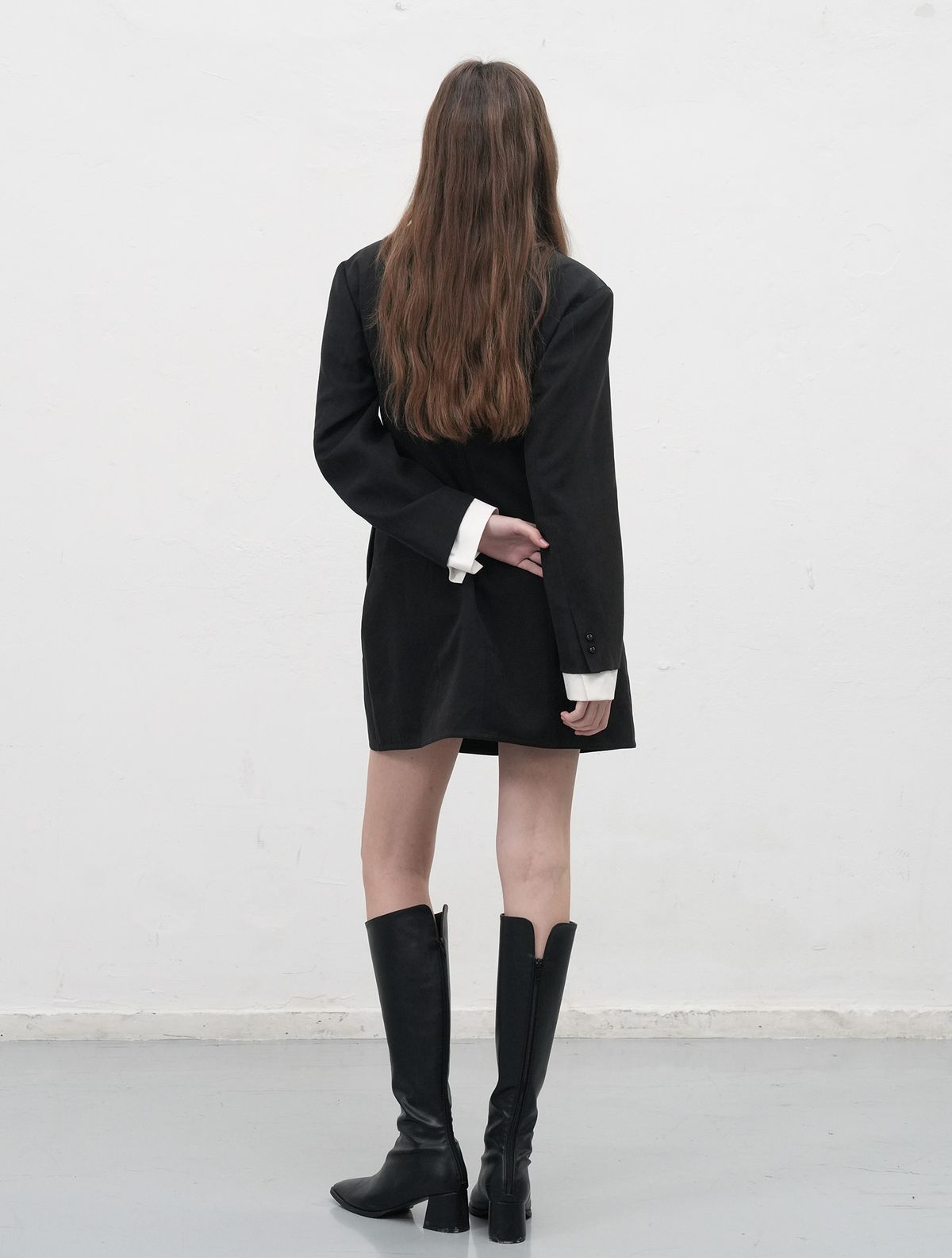 제너럴아이디어(GENERALIDEA) 커프스 배색 미니 원피스 [BLACK] / WBE3L15505