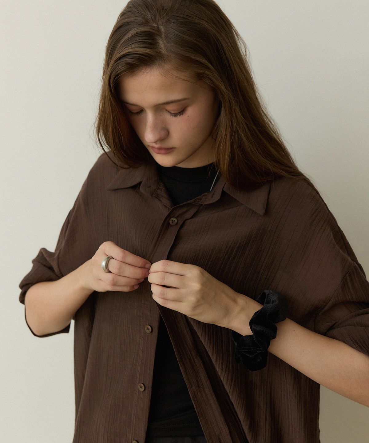 어다울(ADAUL) Crack see through loose shirts - brown