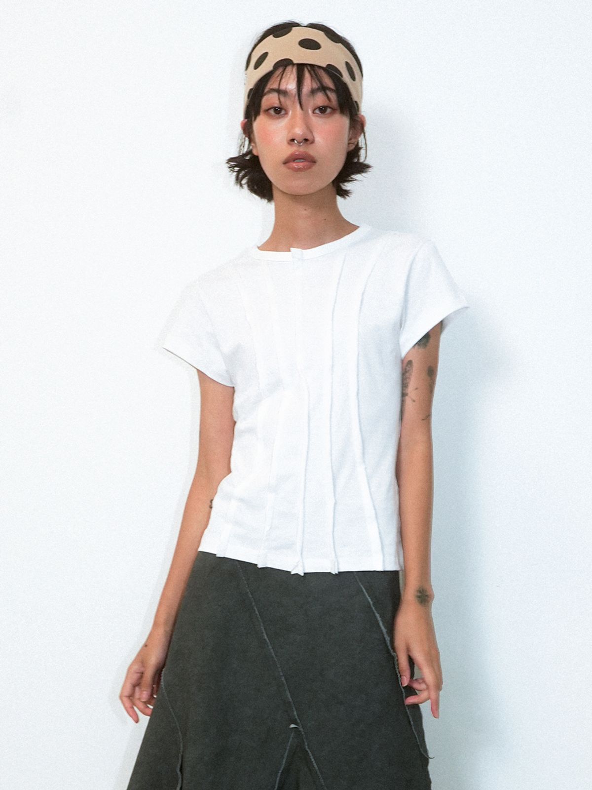 수꼬르세지(SUCORSESE) 찢어진 페이지를 닮은 티셔츠 (화이트)