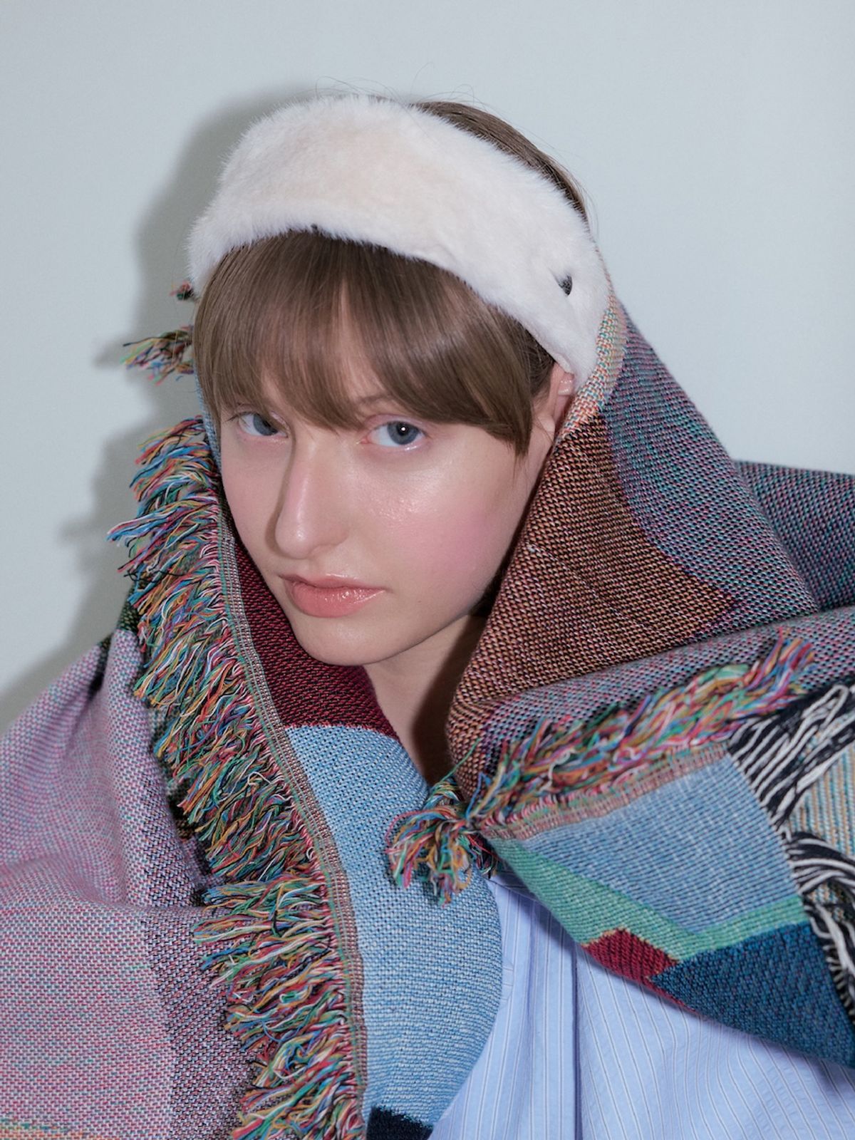 포에지담(POESIEDAME) CLOUD FUR HAIR BAND IN CREAM