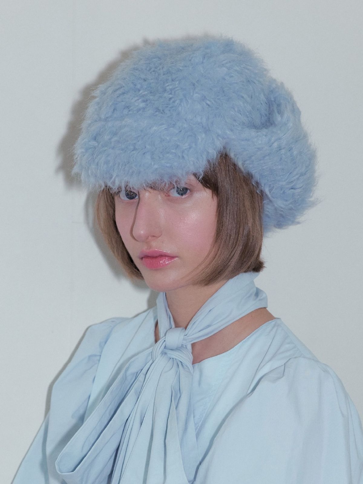 포에지담(POESIEDAME) FRIZZ EARFLAP HAT IN BLUE