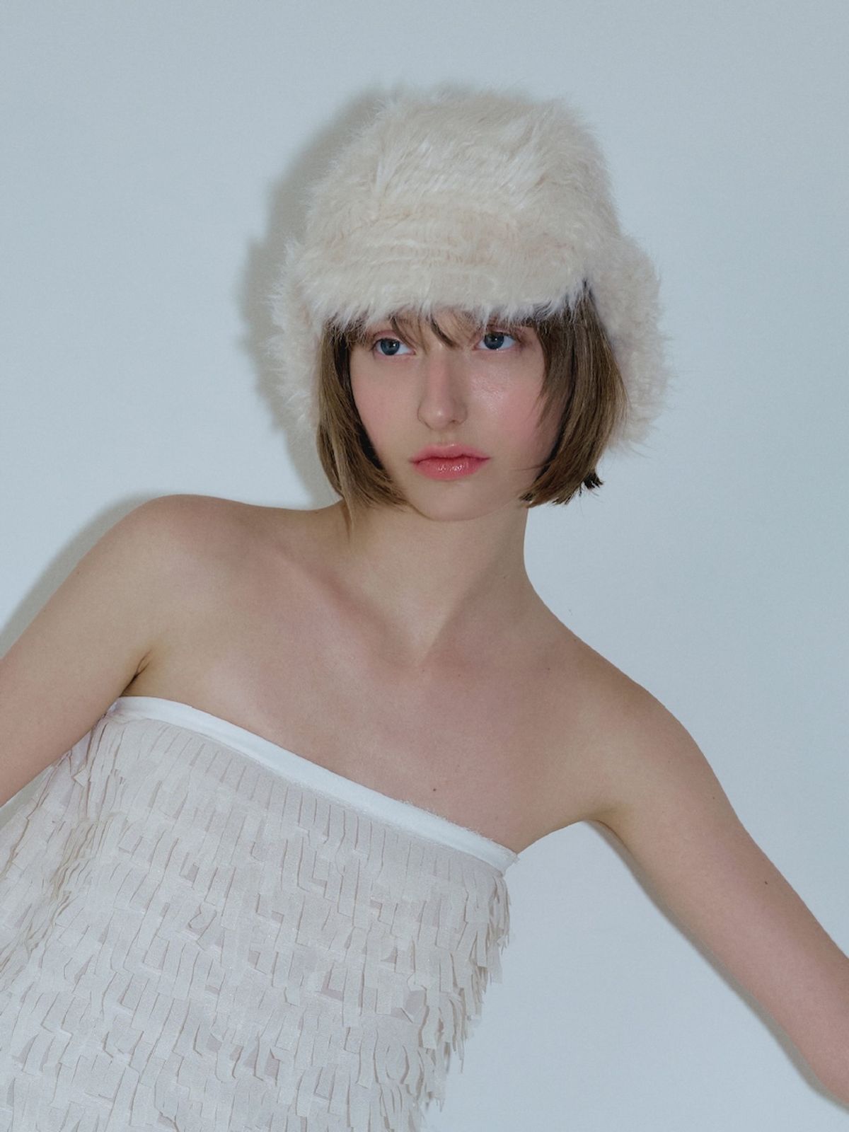 포에지담(POESIEDAME) FRIZZ EARFLAP HAT IN VANILLA