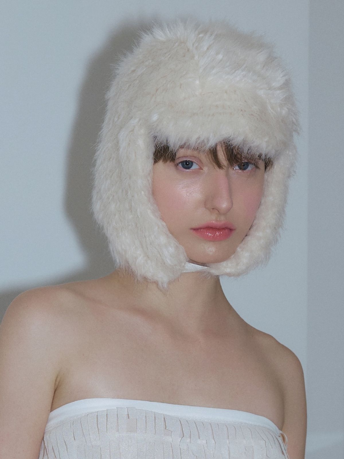 포에지담(POESIEDAME) FRIZZ EARFLAP HAT IN VANILLA