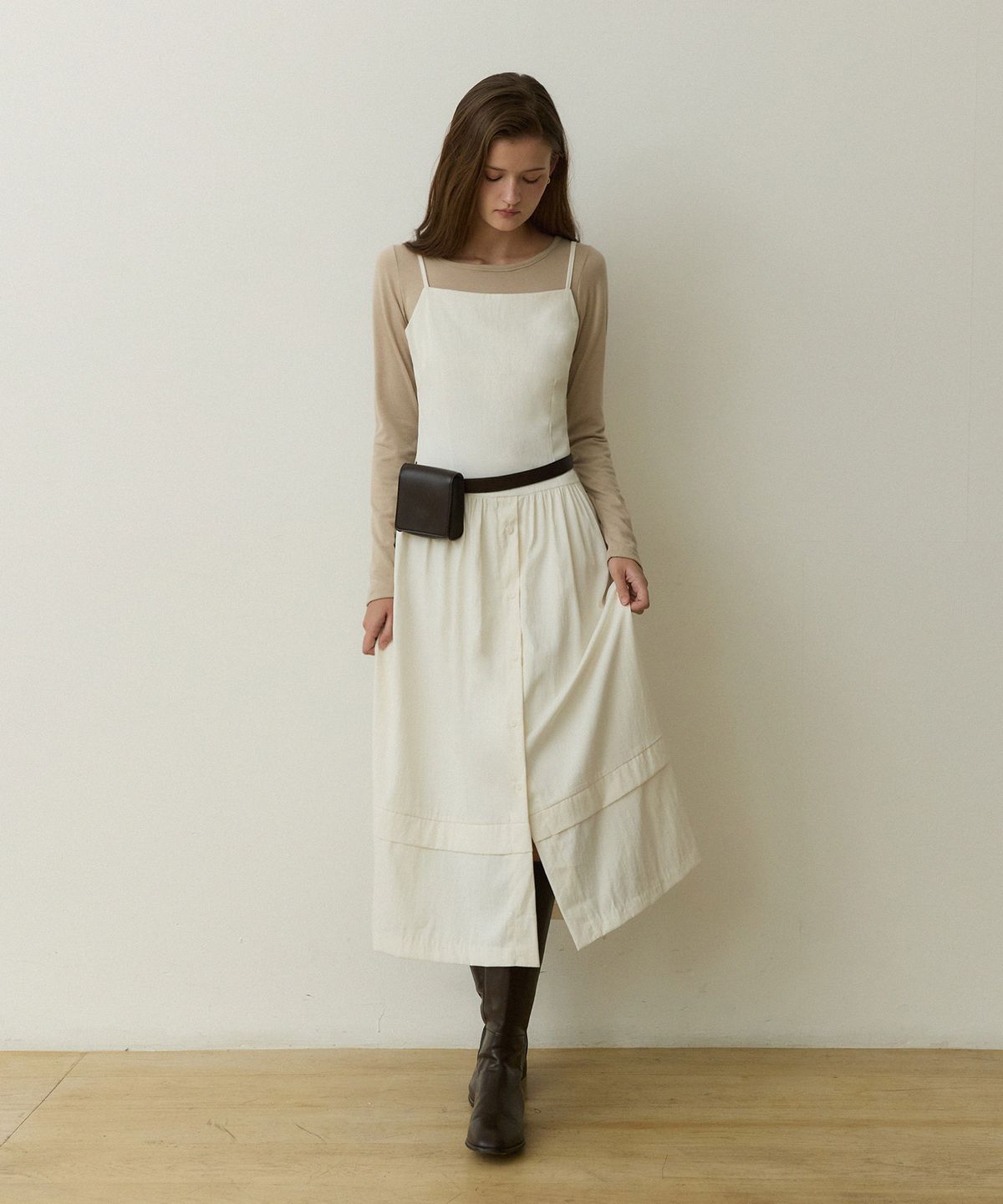어다울(ADAUL) Thin line raw rise button long dress - white