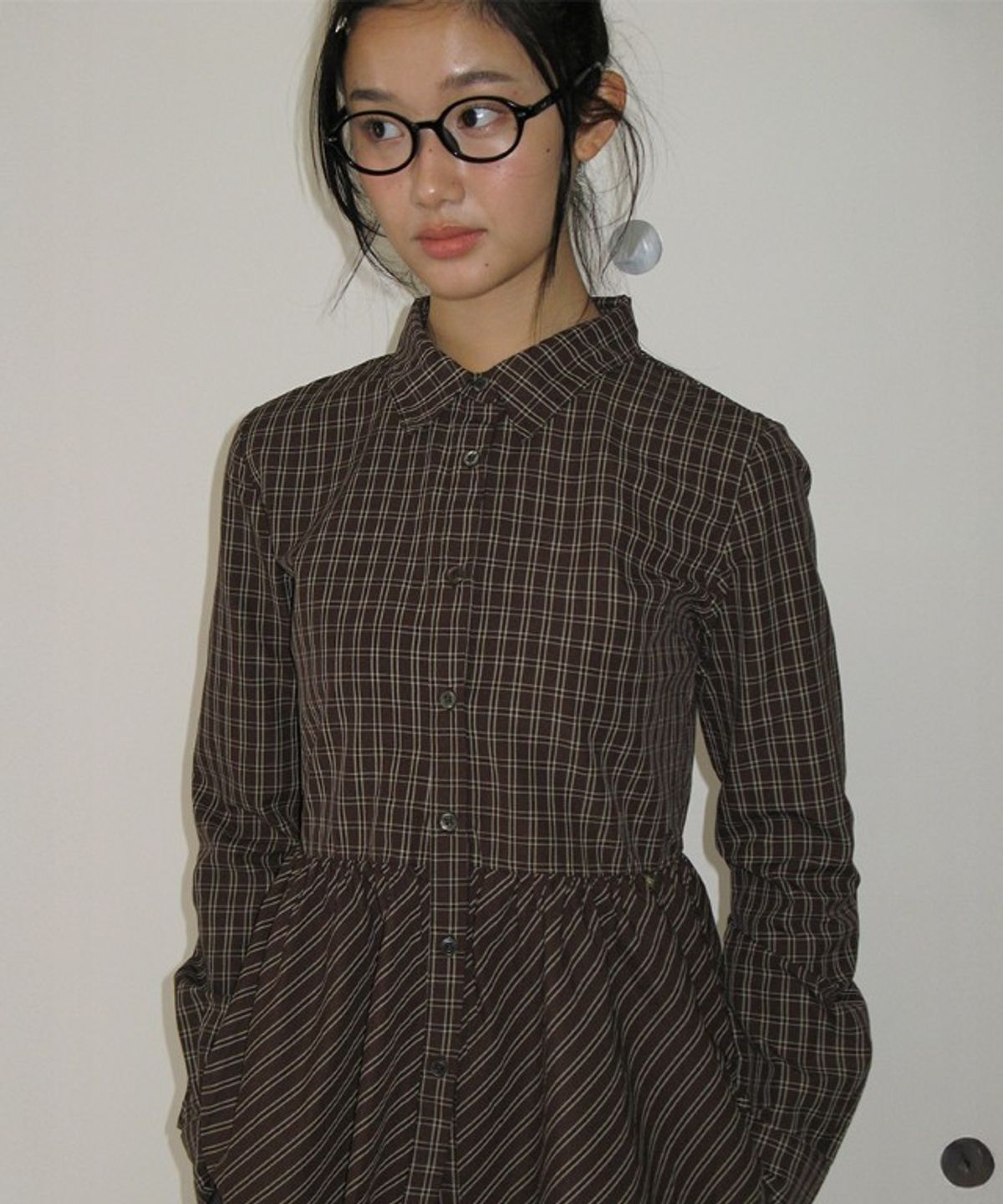 론론(RONRON) RUFFLE CHECK SHIRT BROWN