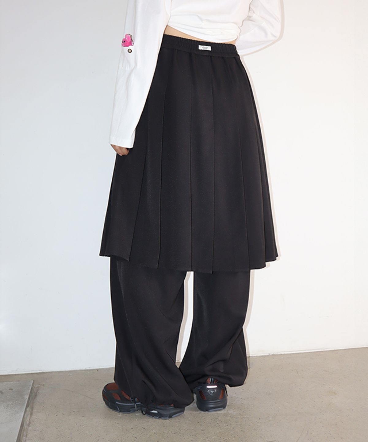 론론(RONRON) LAYERED PLEATED SKIRT PANTS BLACK