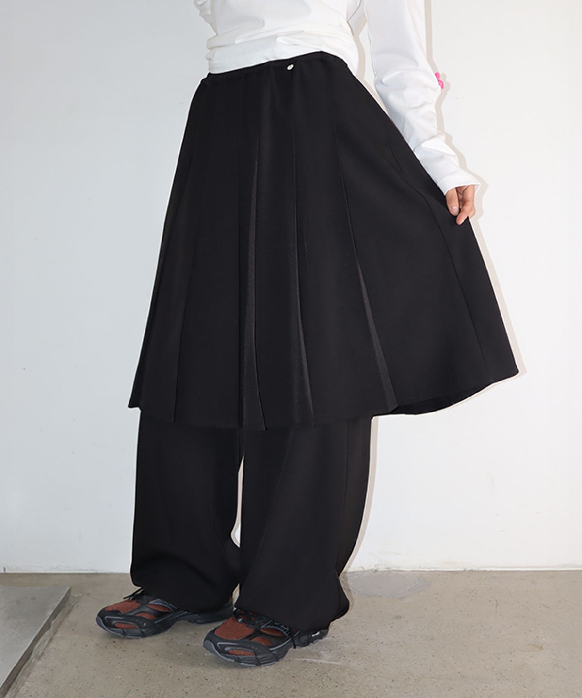 론론(RONRON) LAYERED PLEATED SKIRT PANTS BLACK