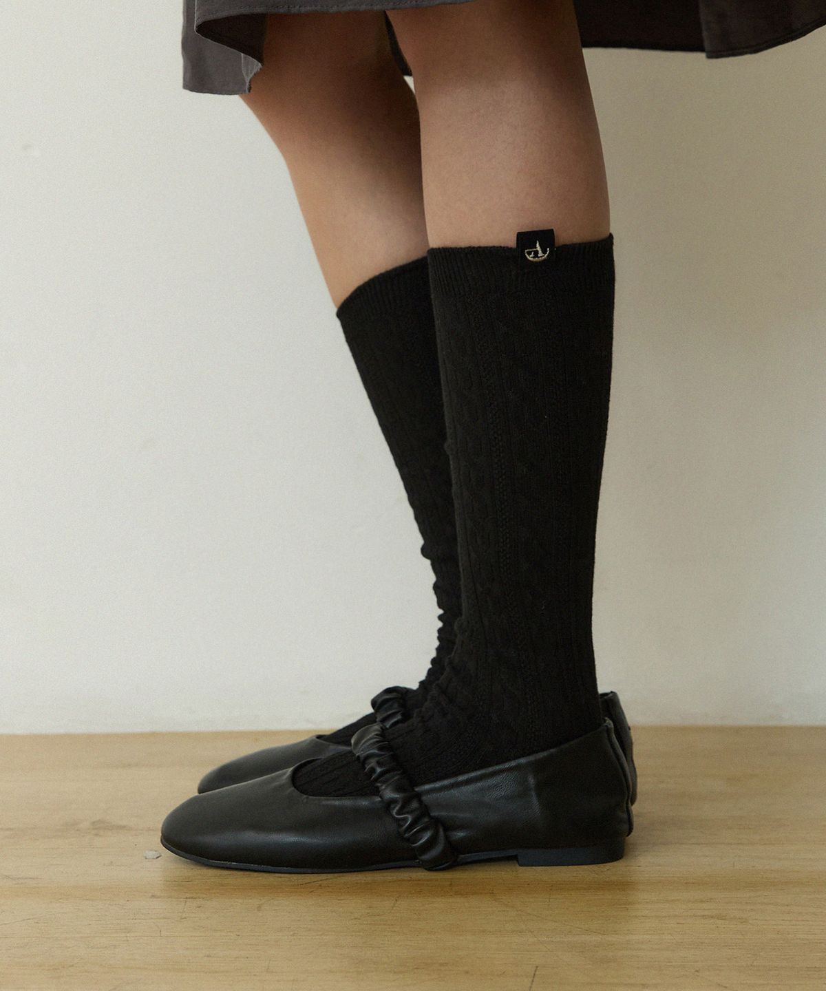 어다울(ADAUL) Twist line sailboat label knee socks - 3color