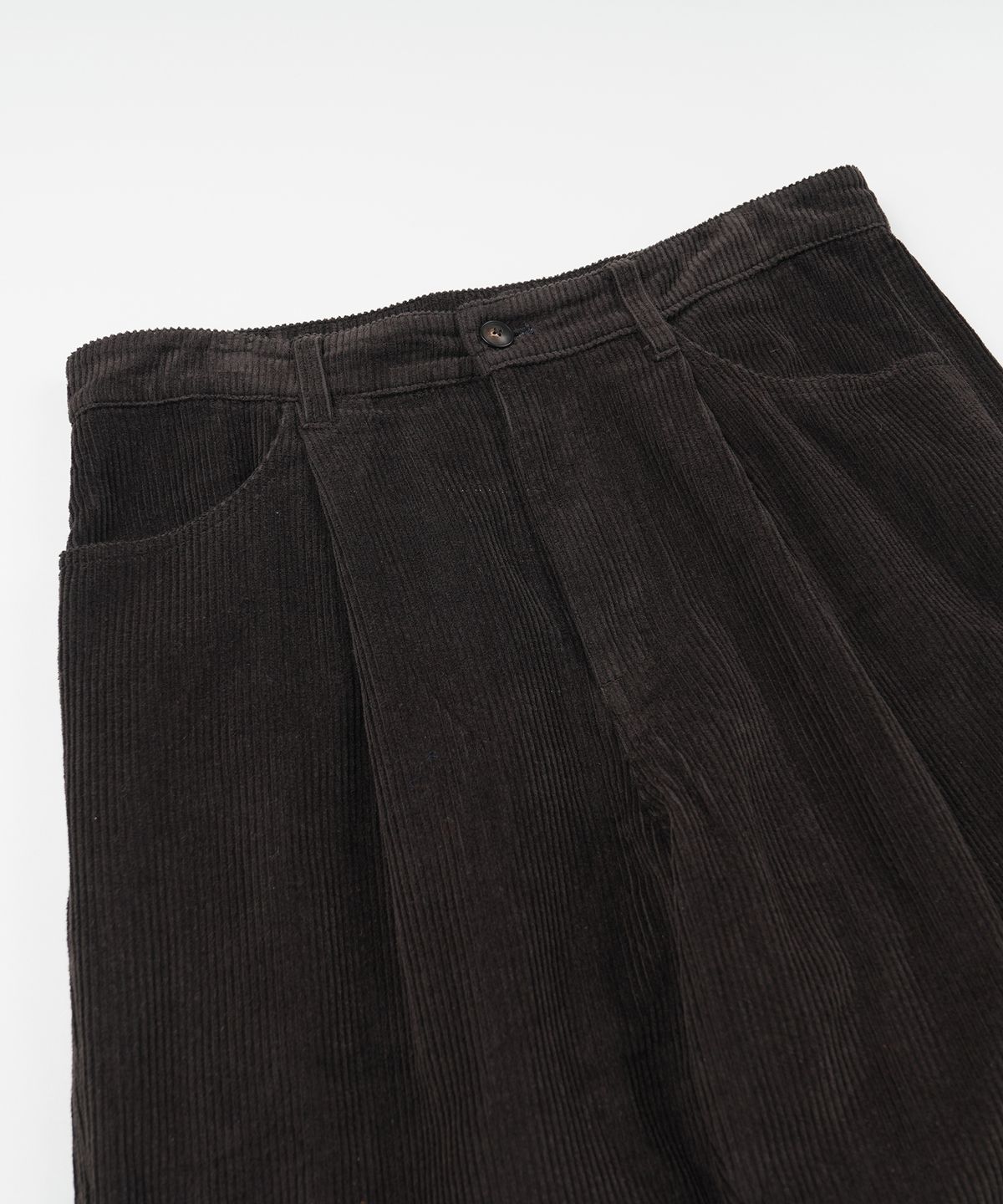프리즘웍스(FRIZMWORKS) CORDUROY WIDE ONE TUCK PANTS _ CHARCOAL