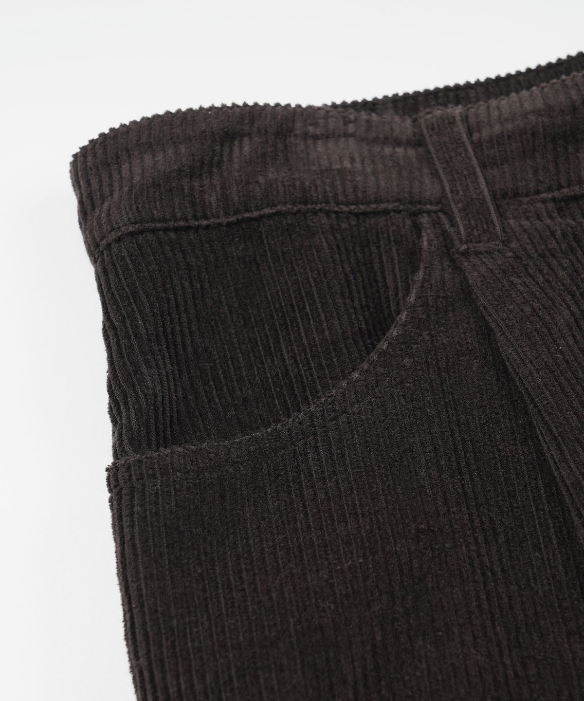 프리즘웍스(FRIZMWORKS) CORDUROY WIDE ONE TUCK PANTS _ CHARCOAL