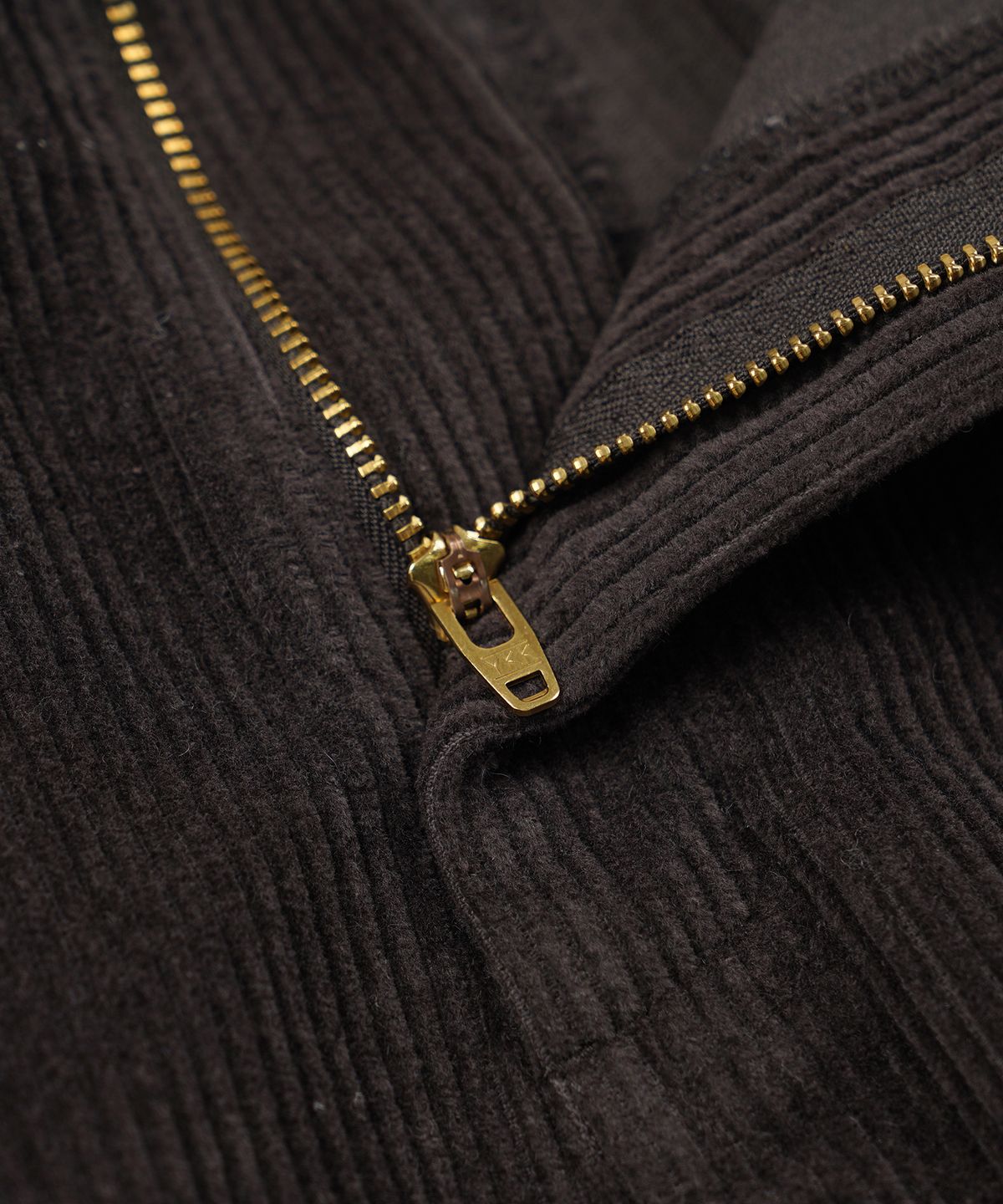 프리즘웍스(FRIZMWORKS) CORDUROY WIDE ONE TUCK PANTS _ CHARCOAL