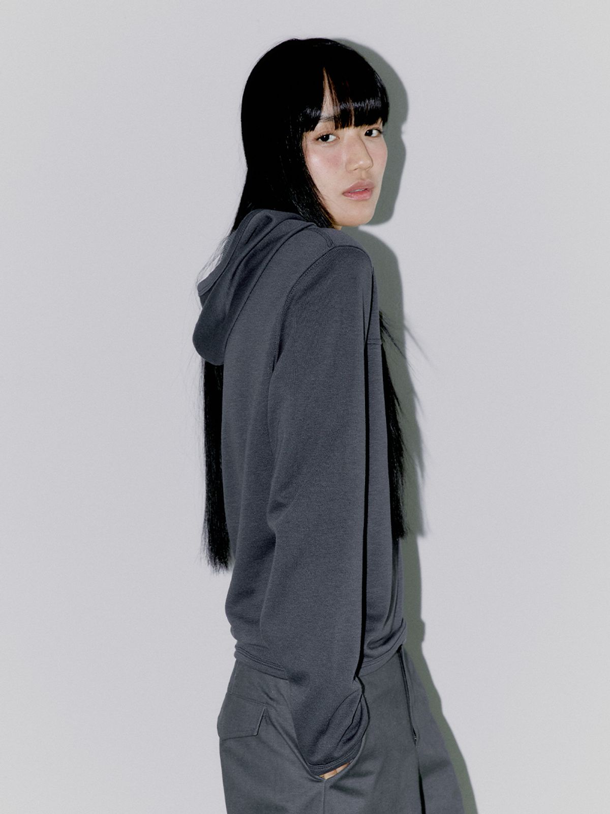 오피쉬(OAFISH) CUTTING LOGO LABEL HOODIE, CHARCOAL