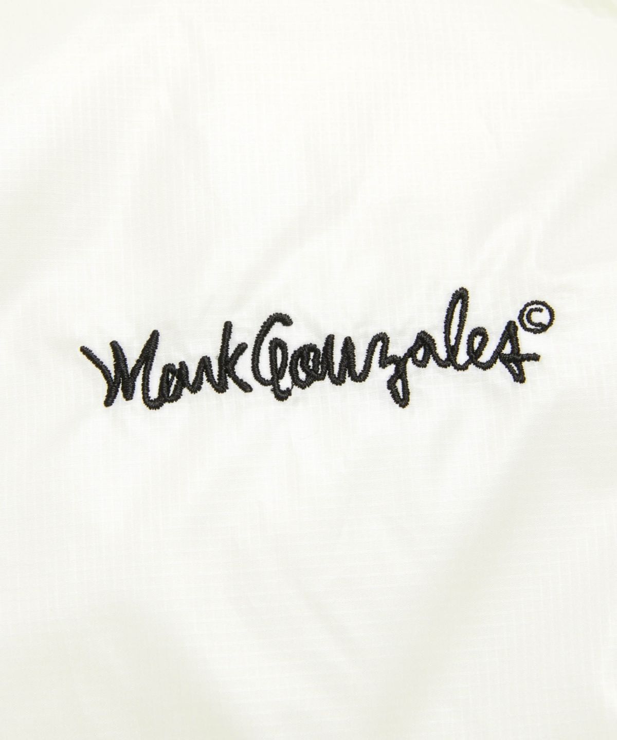 마크곤잘레스(MARK GONZALES) 사인로고 다운 베스트 - O/WHITE
