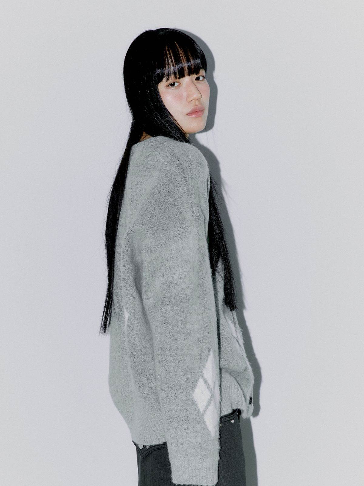 오피쉬(OAFISH) SCATTERED ARGYLE CARDIGAN, GRAY