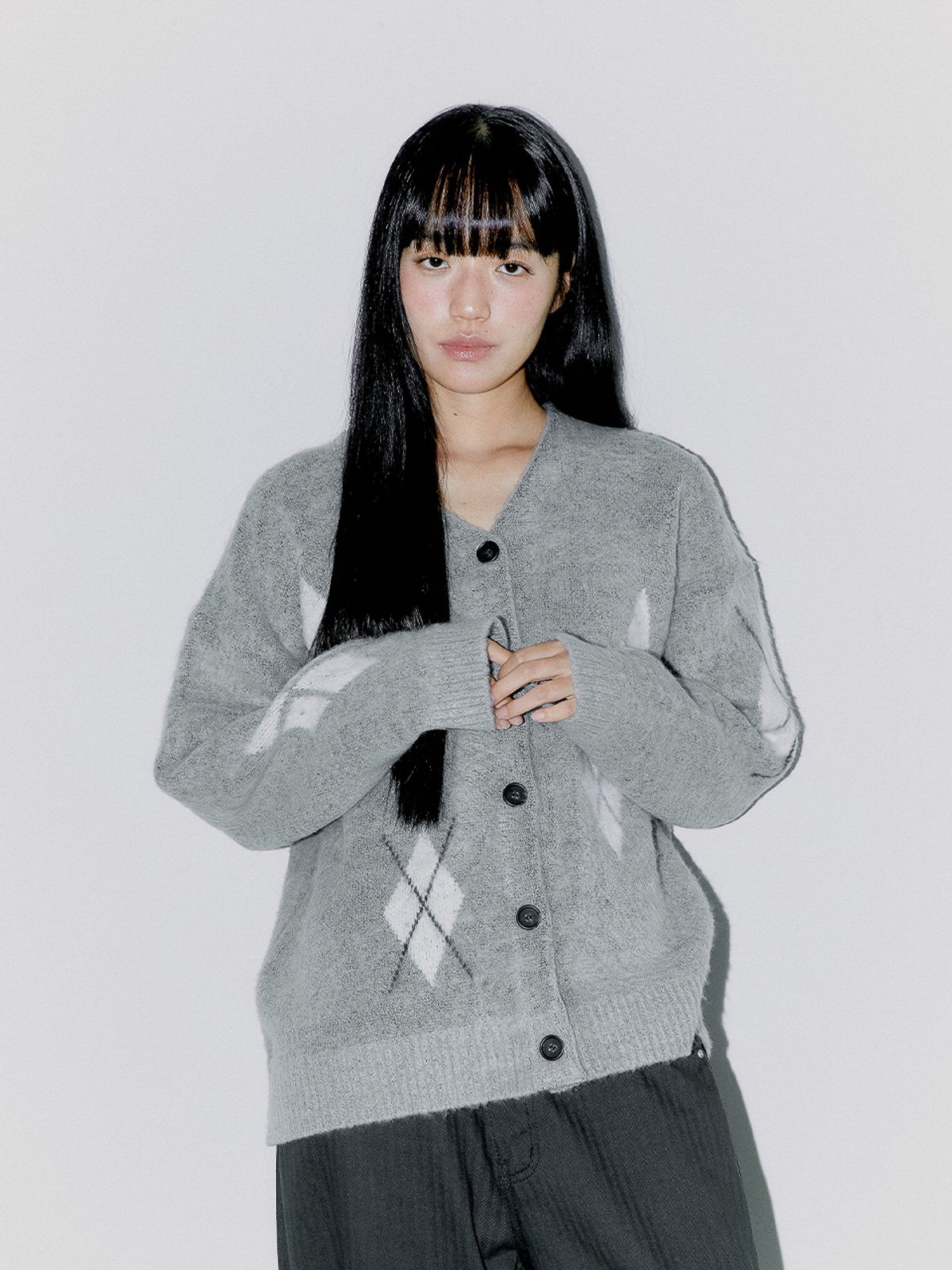 오피쉬(OAFISH) SCATTERED ARGYLE CARDIGAN, GRAY
