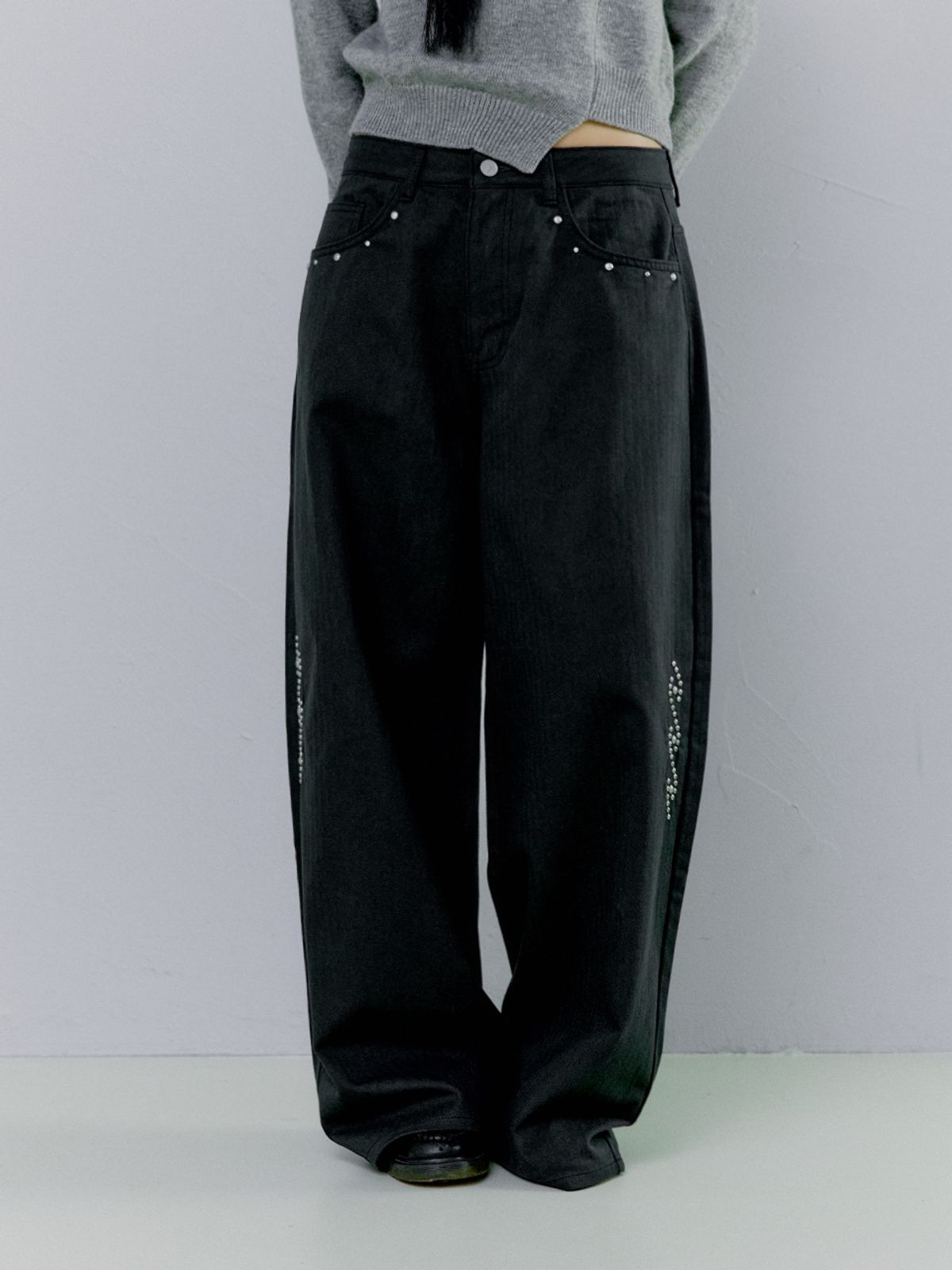 오피쉬(OAFISH) STUDDED ORNAMENT PANTS, CHARCOAL