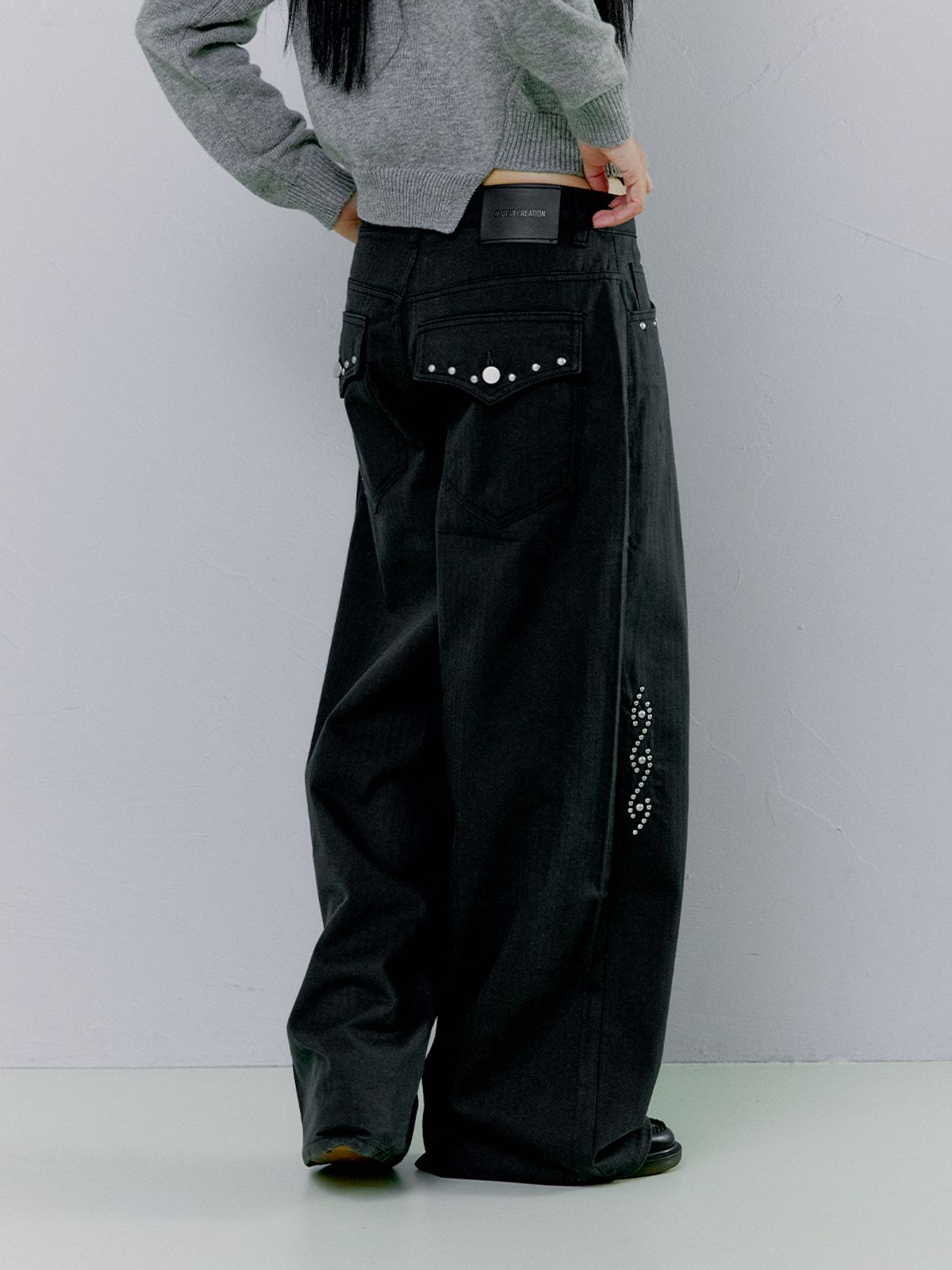 오피쉬(OAFISH) STUDDED ORNAMENT PANTS, CHARCOAL