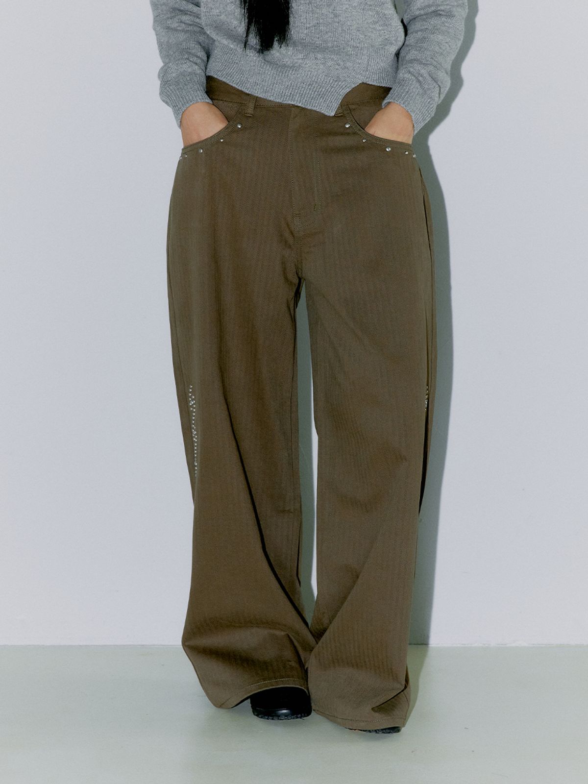 오피쉬(OAFISH) STUDDED ORNAMENT PANTS, KHAKI BROWN