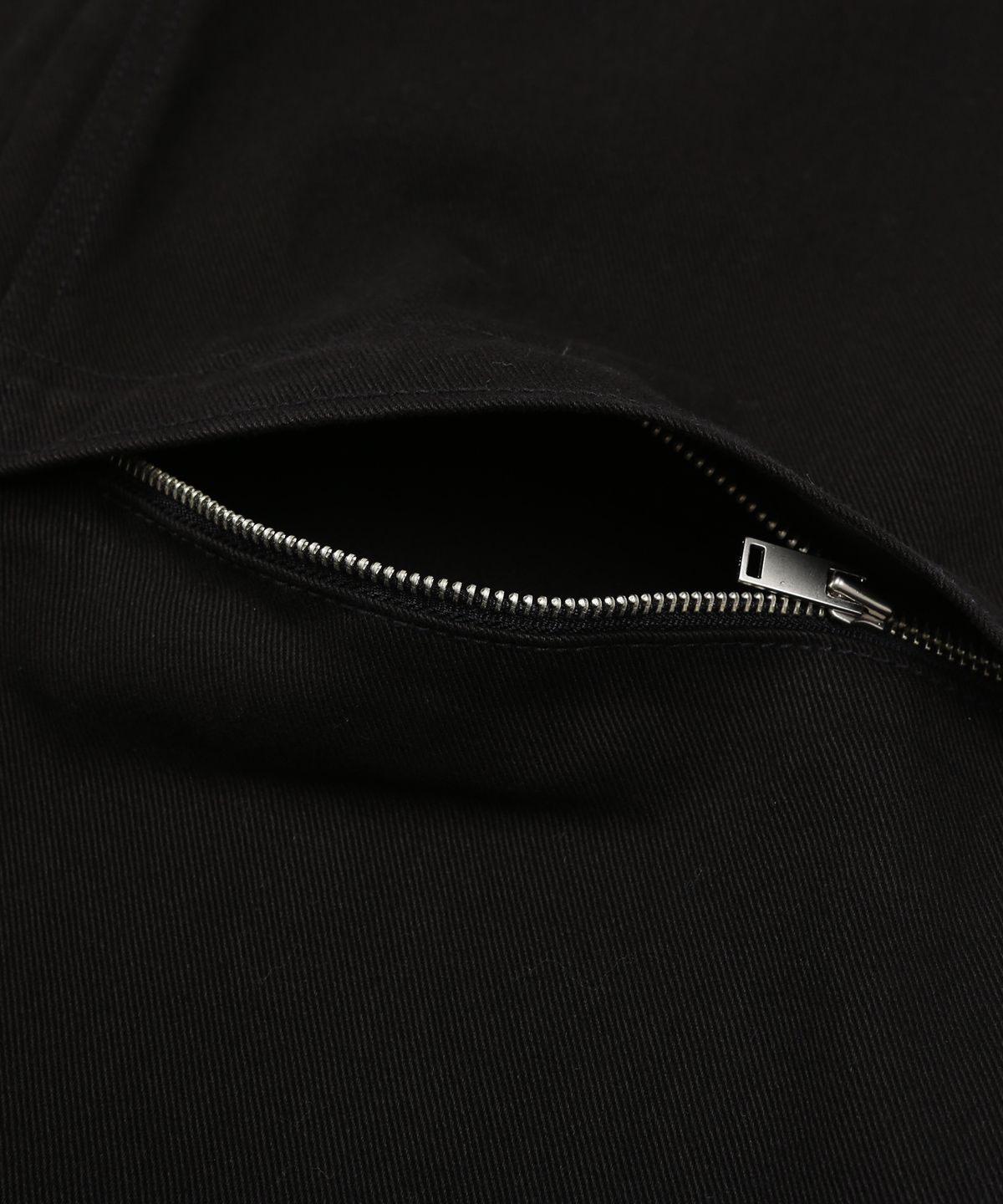 어니브(ANIV) OPEN ZIPPER RIVET DENIM PANTS BLACK