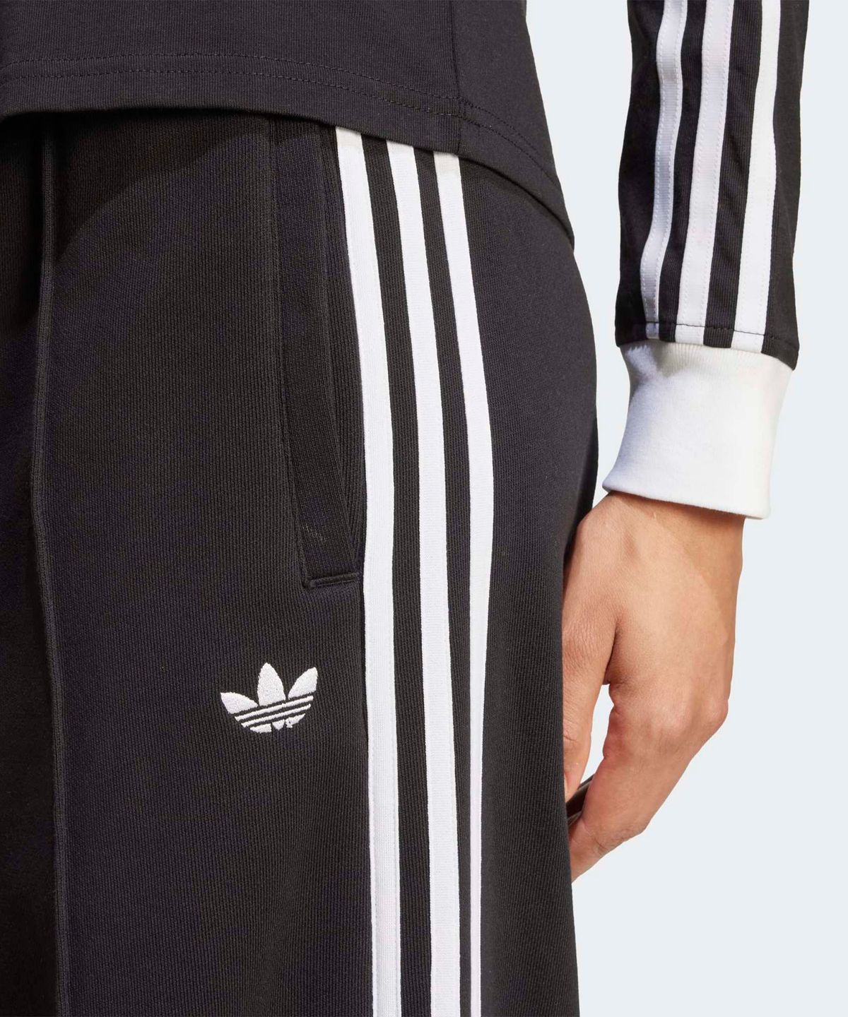 아디다스(ADIDAS) 3-스트라이프 와이드 스웨트 팬츠 - 블랙:화이트 / JV7473