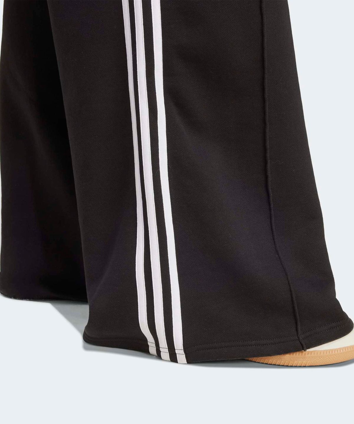 아디다스(ADIDAS) 3-스트라이프 와이드 스웨트 팬츠 - 블랙:화이트 / JV7473