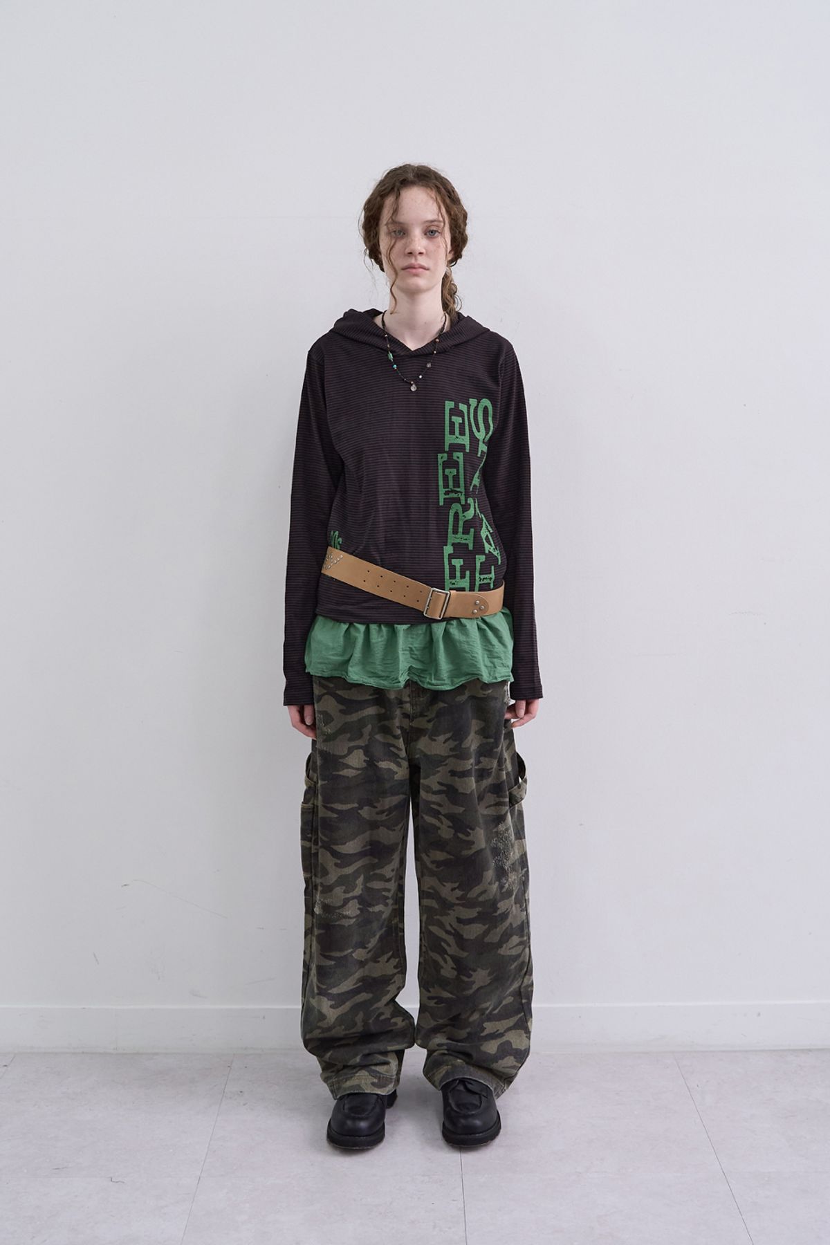 메인부스(MAINBOOTH) Free Stains Hood T-shirt(BROWN)