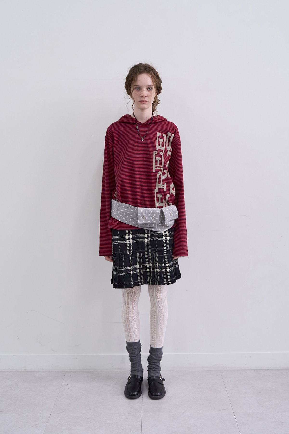 메인부스(MAINBOOTH) Free Stains Hood T-shirt(RED)