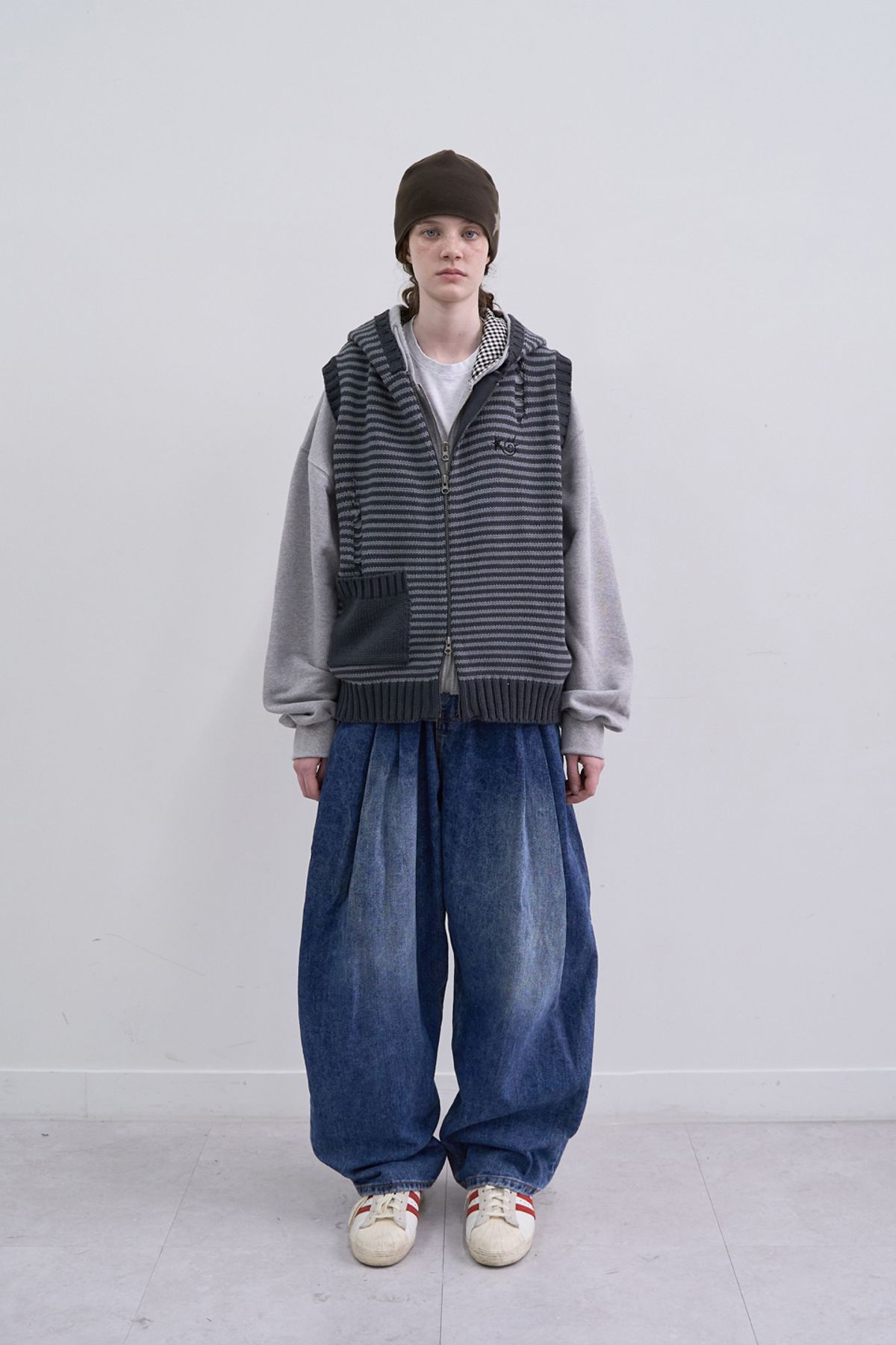 메인부스(MAINBOOTH) Lilo Knit Vest(CHARCOAL)