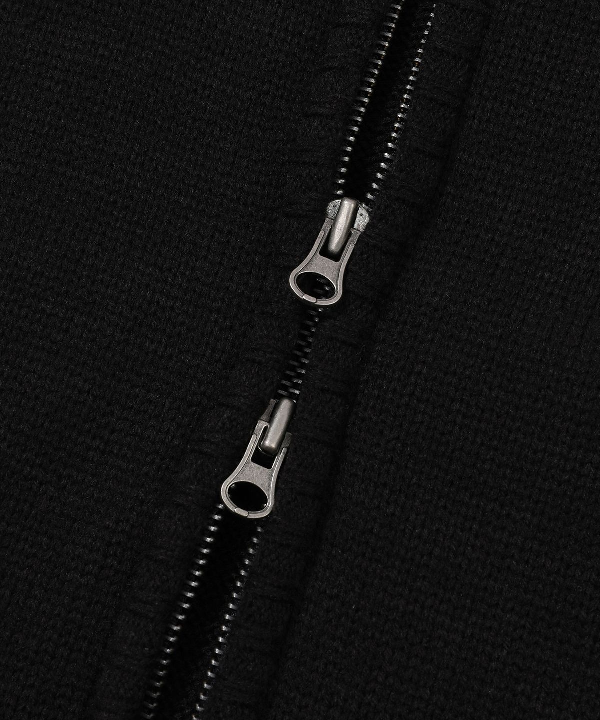메인부스(MAINBOOTH) Pipi Zip-up Sweater(BLACK)