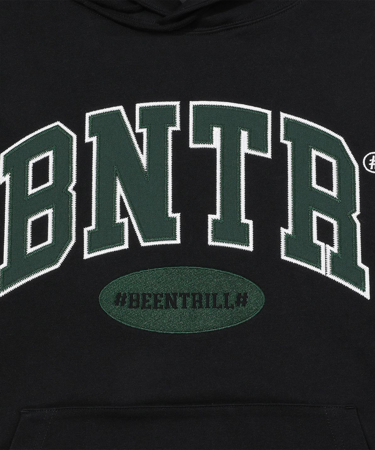 빈트릴(BEENTRILL) BNTR 아플리케 자수 후드(블랙)