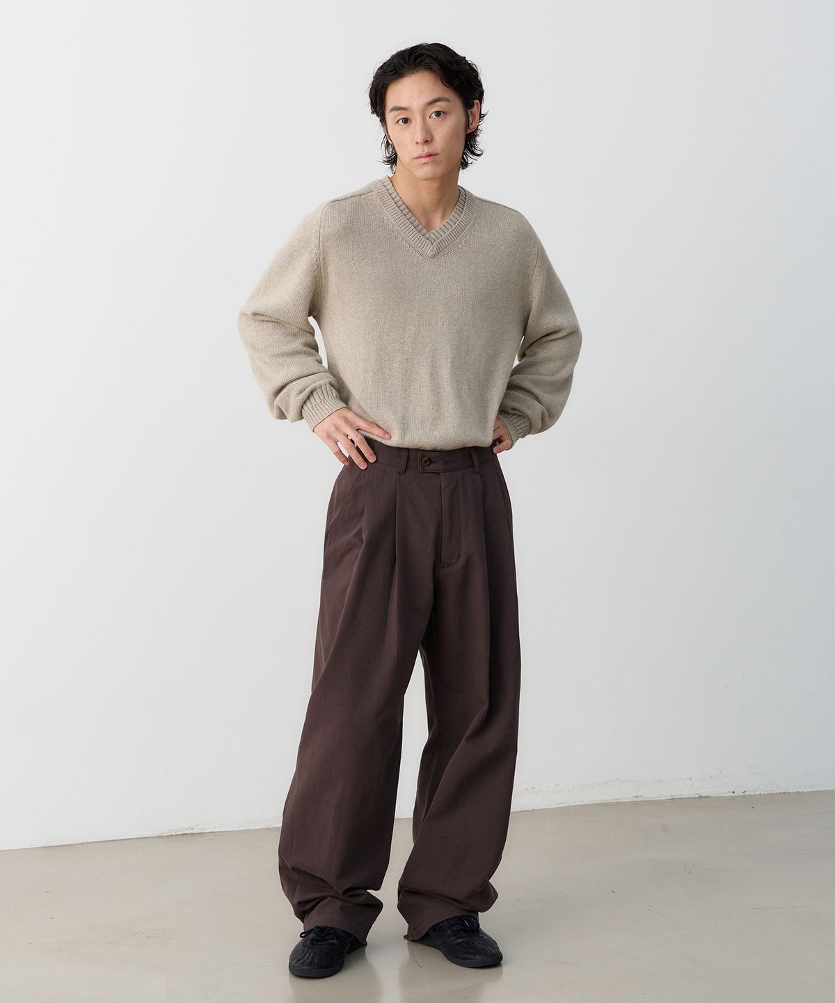 노운(NOUN) layered V neck knit (beige)