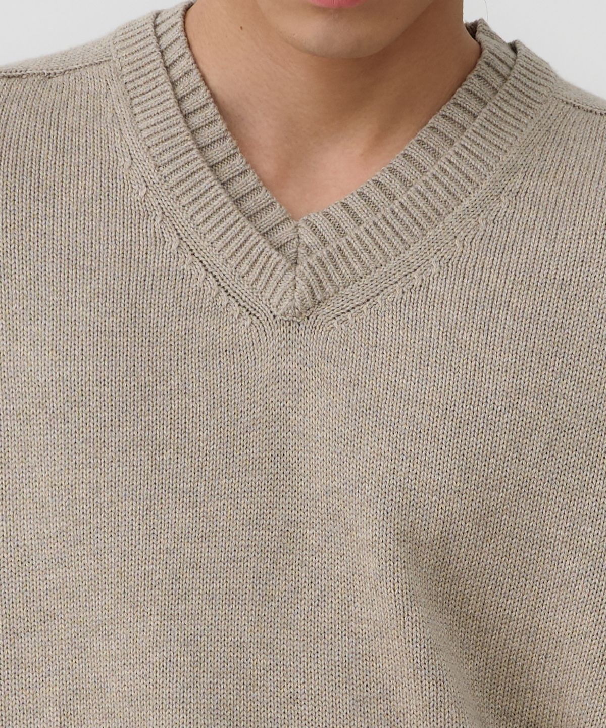 노운(NOUN) layered V neck knit (beige)