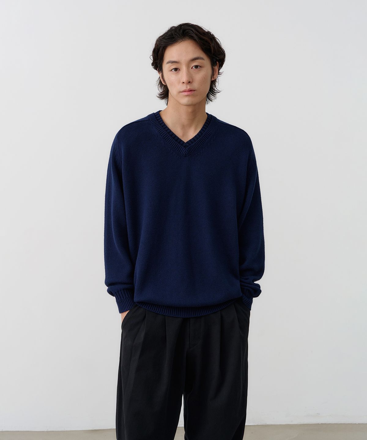 노운(NOUN) layered V neck knit (navy)