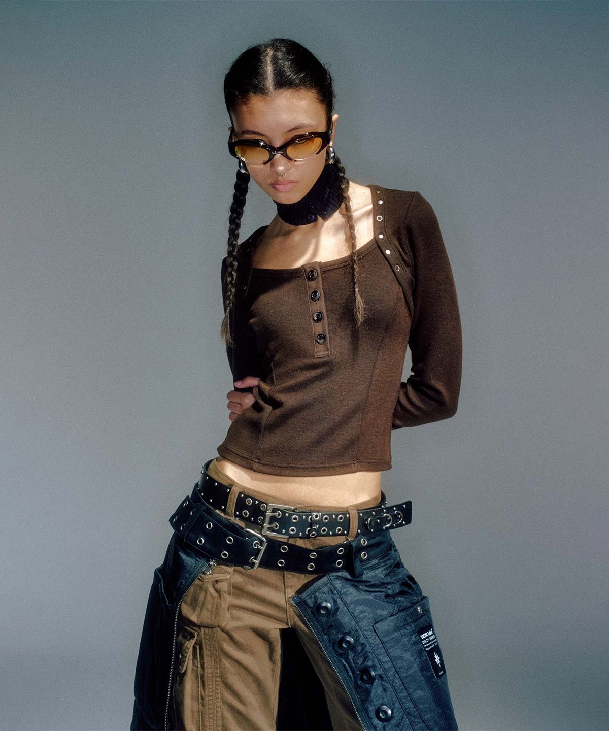 베이컨트 아카이브(VACANT ARCHIVE) JANE STUD BOLERO KNIT TOP BROWN