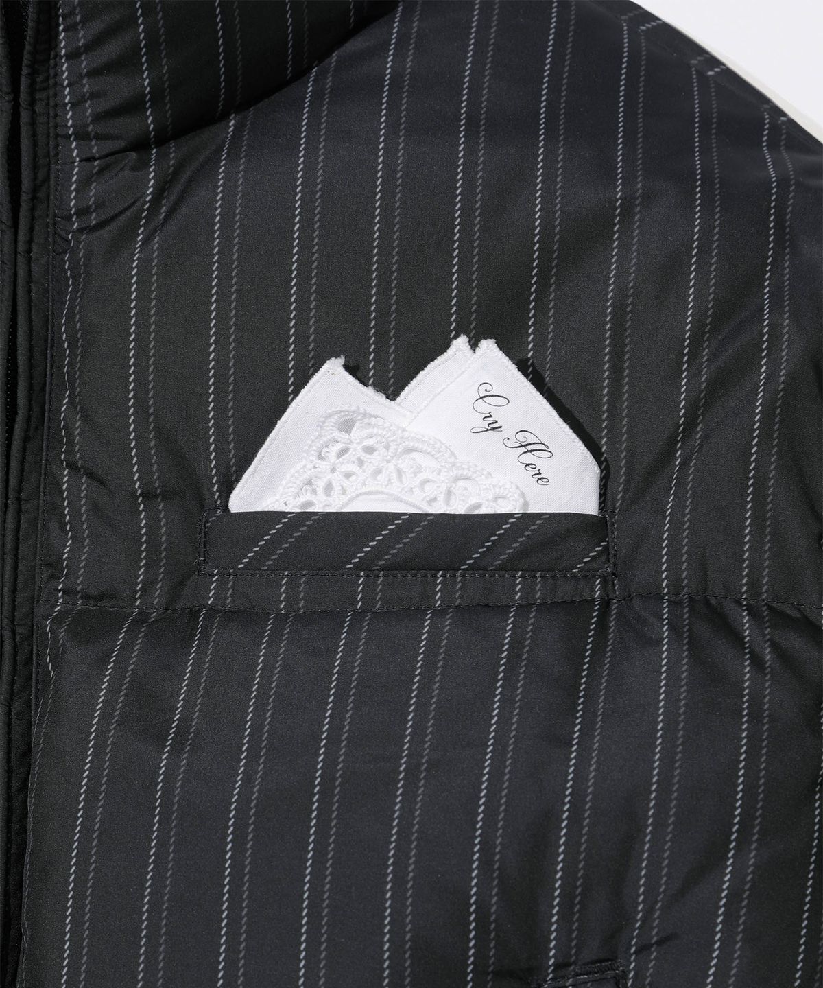 스컬프터(SCULPTOR) So Demure Cropped Puffer Down Faded Black