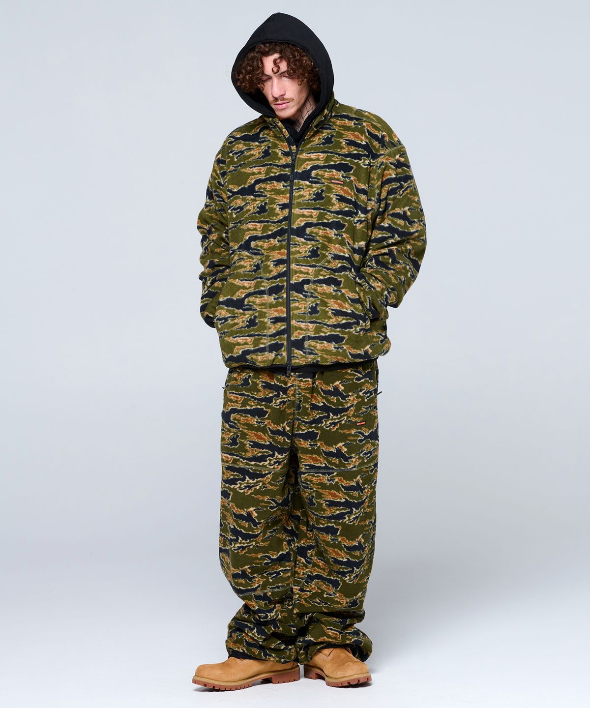 위캔더스(WKNDRS) CAMO FLEECE PANTS (CAMO)
