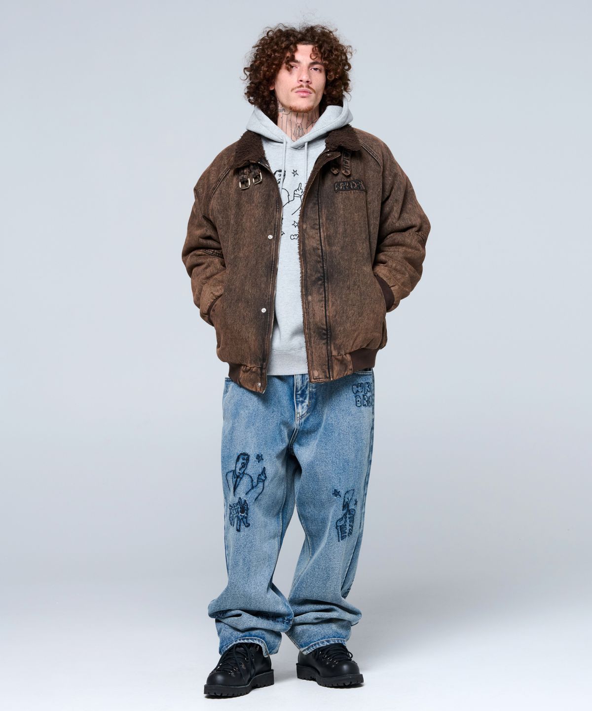 위캔더스(WKNDRS) TATTOO DENIM PANTS (L.DENIM)