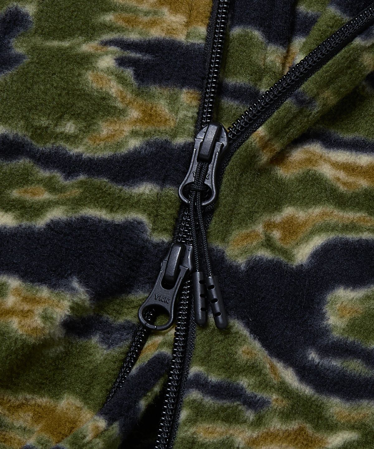 위캔더스(WKNDRS) CAMO FLEECE ZIPUP JK (CAMO)