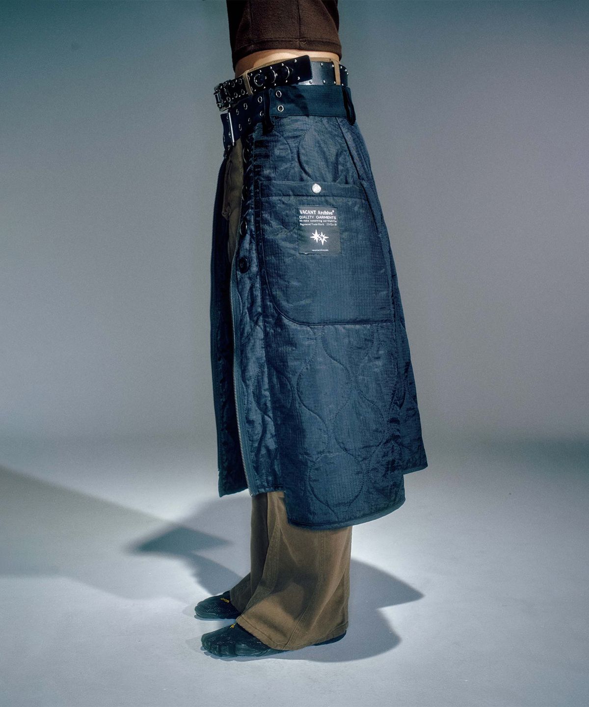 베이컨트 아카이브(VACANT ARCHIVE) KAVI LAYERED QUILTED SKIRT BELT BLACK