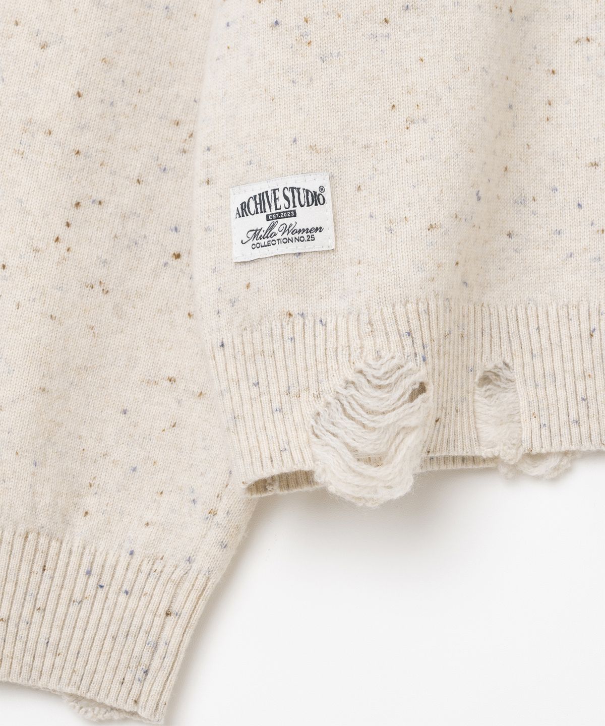 밀로 우먼(MILLO WOMEN) 버튼 데미지 니트 탑 [에크루]
