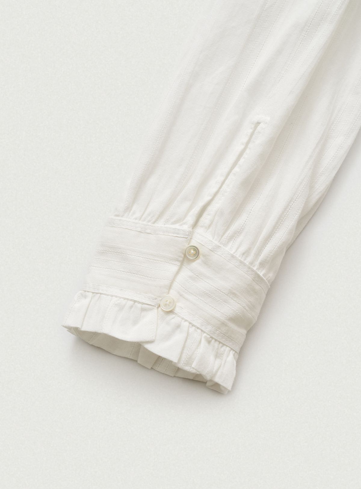 더바넷(THEBARNNET) Margaret Frill Blouse