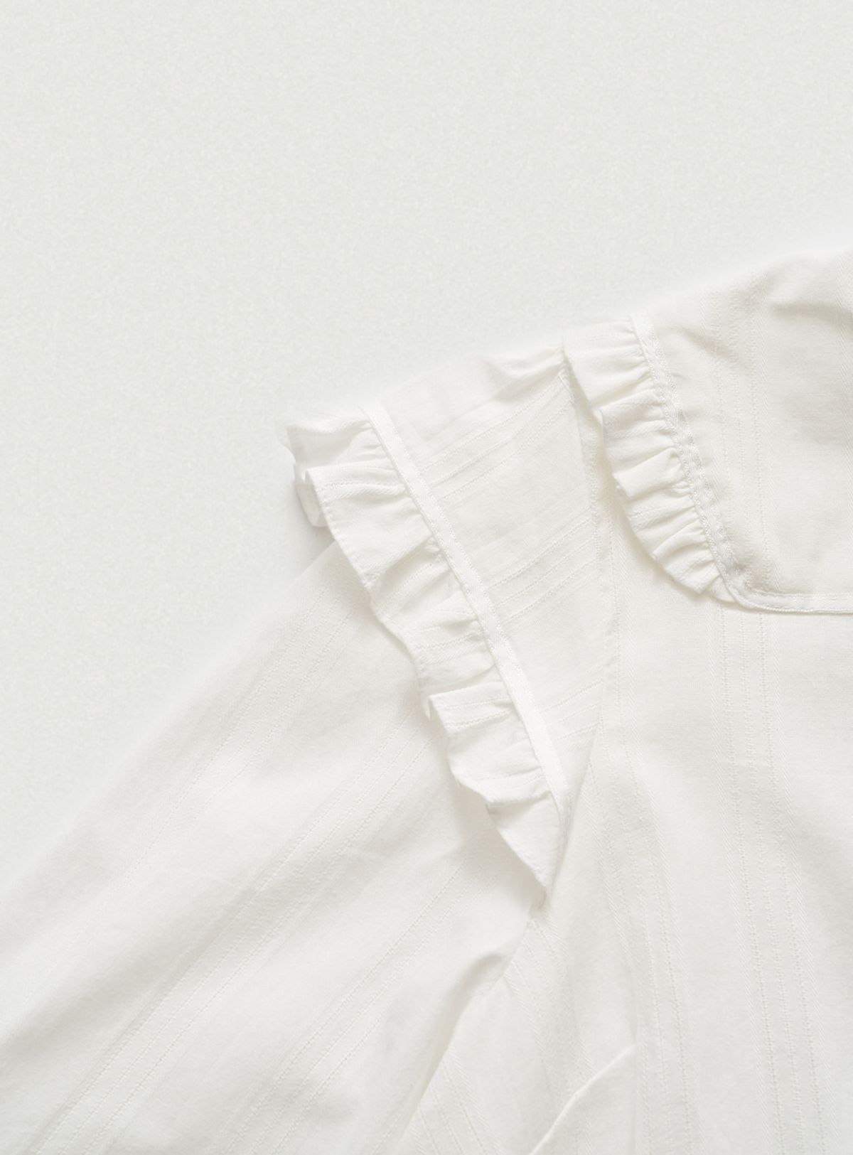 더바넷(THEBARNNET) Margaret Frill Blouse