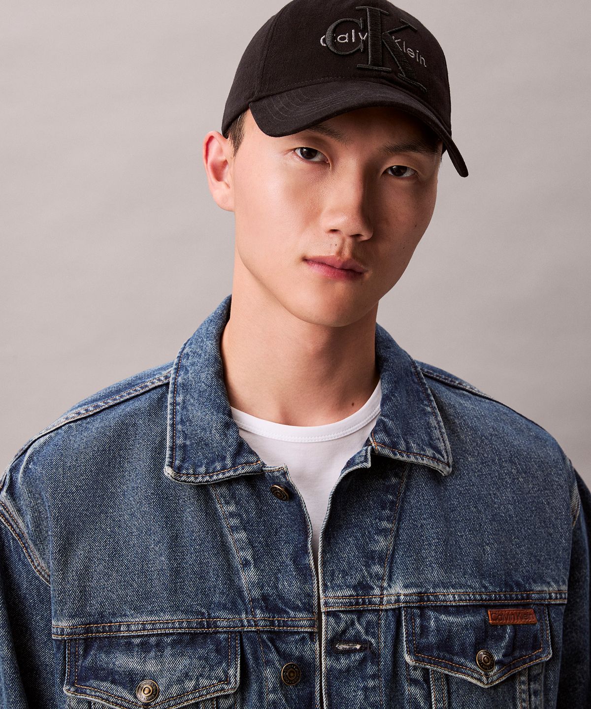 캘빈클라인 진(CALVIN KLEIN JEANS) 남녀공용  라지 레이어드 모노그램 자수 로고 볼캡 4D5039G UB1