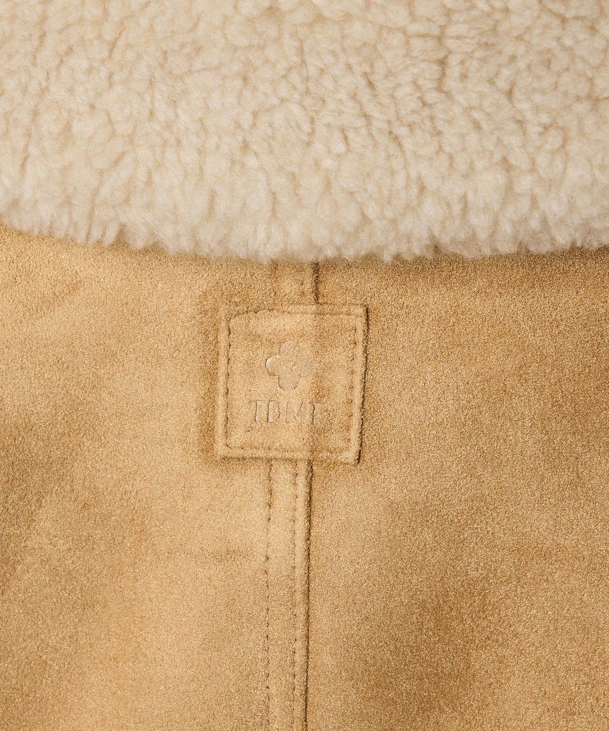 튜드먼트(TTUDEMENT) TEDDY COLLAR BUTTON MUSTANG BEIGE