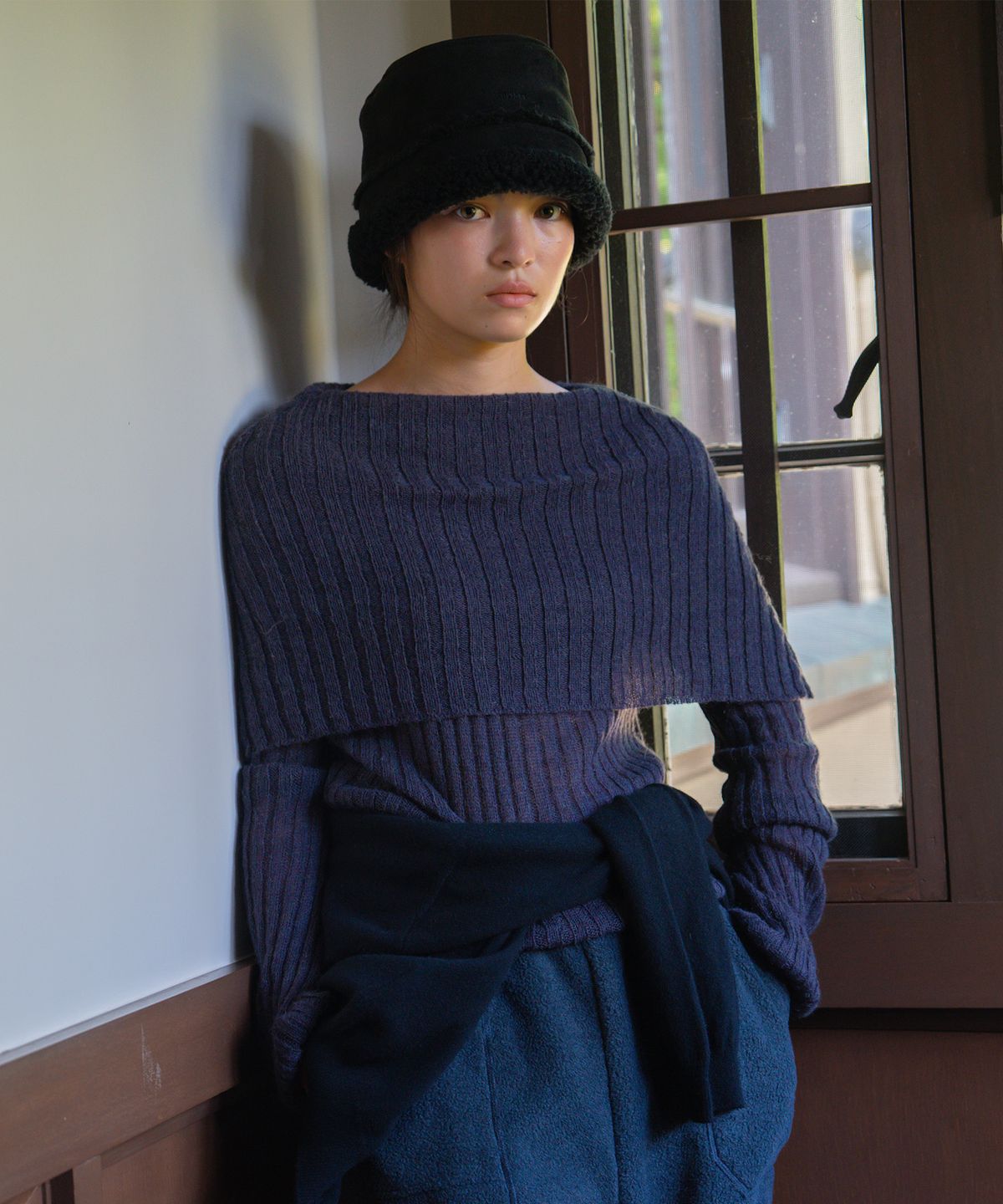 튜드먼트(TTUDEMENT) SHAWL RIBBED SWEATER CHARCOAL