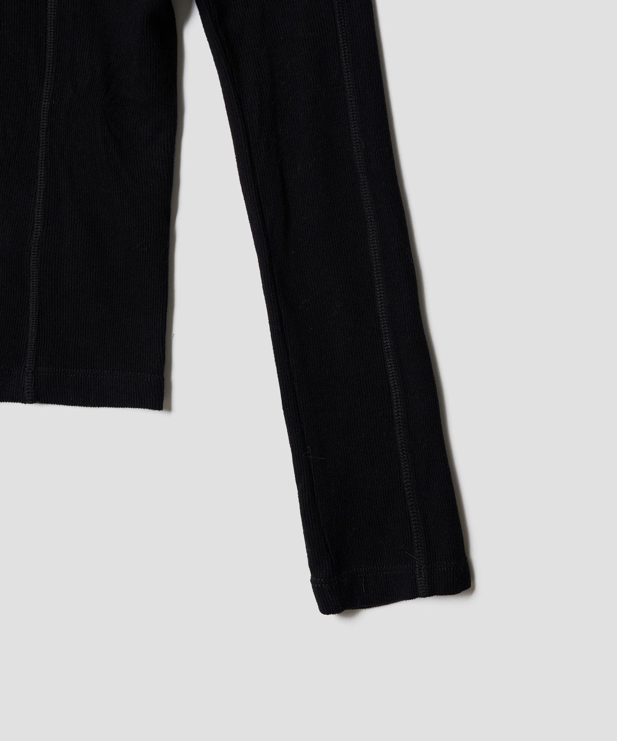 튜드먼트(TTUDEMENT) BUTTON HIGH-NECK LONG-SLEEVE PULLOVER BLACK